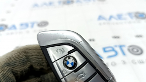 Ключ BMW 5 G30 17-23 smart, 4 кнопки, светлое жало, царапины, тычки