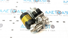 Тормозной усилитель brake booster Toyota Prius 30 10-15 бьет ошибку, сломаны фишки
