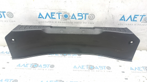Накладка проема багажника Ford Focus mk3 11-18 4d центр, затерта