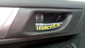 Обшивка двери карточка передняя левая Subaru Legacy 15-18 черн с черн вставкой ткань, подлокотник черн кожа, молдинг серый структура, царапины