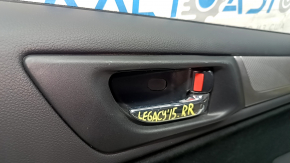 Обшивка двери карточка задняя правая Subaru Legacy 15-19 черн с черн вставкой ткань, подлокотник черн кожа, молдинг серый структура, царапины