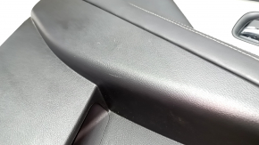 Обшивка двери карточка задняя левая Nissan Murano z52 15-18 черн с черн вставкой кожа, подлокотник черн кожа, молдинг серый глянец под дерево, царапины