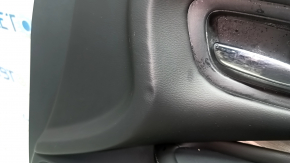 Обшивка двери карточка передняя правая Nissan Murano z52 15-17 черн с черн вставкой кожа, подлокотник черн кожа, молдинг серый глянец, вмятины