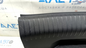 Накладка проема багажника VW Jetta 19-26 черная, царапины