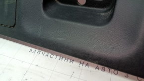Накладка проема багажника Nissan Pathfinder 13-20 черн царапины, затерта