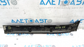 Накладка двери нижняя задняя правая Subaru Outback 15-19 структура, царапины, сломано крепление