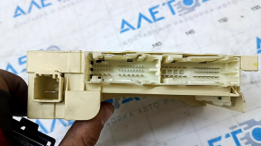 Блок предохранителей подторпедный Toyota Camry v50 12-14 usa отсутствует фрагмент корпуса