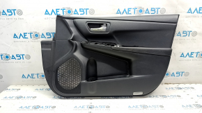 Обшивка двери карточка передняя правая Toyota Camry v55 15-17 черная, подлокотник черный кожа, вставка черная кожа, царапины