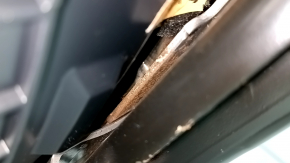 Banchetă spate stânga Ford Escape MK4 23-24 fără airbag, mecanică, combinație piele + stofă, neagră cu cusături roșii, glisiere ruginite, pentru curățare chimică, îndoite