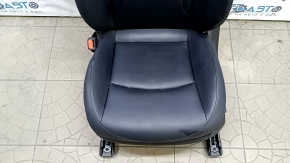 Водительское сидение Toyota Prius 50 Prime 17-19 с airbag, электро, подогрев, кожа черная, трещина на коже
