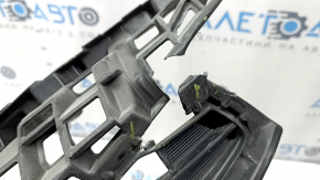 Решетка радиатора grill Toyota Prius V 15-17 рест, надломана