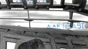 Решетка радиатора grill Toyota Prius V 15-17 рест, надломана