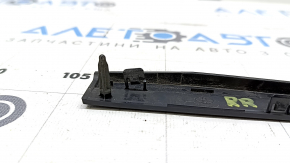 Накладка спойлера двери багажника правая Toyota Prius 50 Prime 17-22 трещина в креплении
