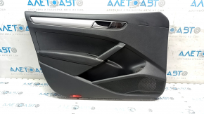 Обшивка двери карточка передняя левая VW Passat b8 16-19 USA черн с черн вставкой пластик, подлокотник кожа, молдинг серый глянец