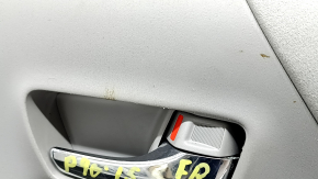Обшивка двери карточка передняя правая Toyota Prius V 12-17 серая, подлокотник велюр серый, с ручкой, царапины, под химчистку