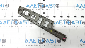 Накладка управления стеклоподъемником двери передней левой Toyota Prius V 12-17 серая, царапины