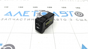 USB Hub, AUX Toyota Prius V 14-17