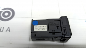 Hub USB Toyota Prius V 12-17