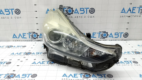 Фара передняя правая Toyota Prius V 15-17 голая рест галоген, под полировку, песок, полез лак