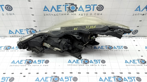 Фара передняя правая Toyota Prius V 15-17 голая рест галоген, под полировку, песок, полез лак
