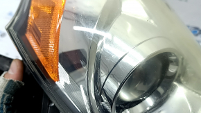 Фара передняя правая Toyota Prius V 15-17 голая рест галоген, под полировку, песок, полез лак