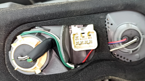 Фонарь правый Toyota Prius V 15-17 рест, сломана накладка