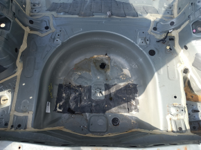 Корыто багажника Toyota Prius V 12-17 на кузове