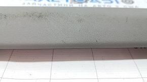 Ornament prag ușă față stânga interior Toyota Prius V 12-17 gri, zgârieturi, necesită curățare, fixare îndoită, plastic alb