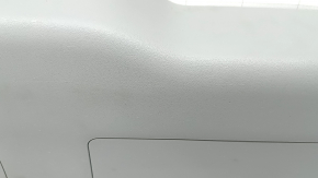 Обшивка двери багажника нижняя Toyota Prius V 15-17 серая, царапины