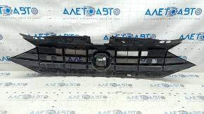 Решетка радиатора grill VW Jetta 19-21 без эмблемы под радар, песок, сколы