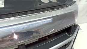 Решетка радиатора grill VW Jetta 19-21 без эмблемы под радар, песок, сколы