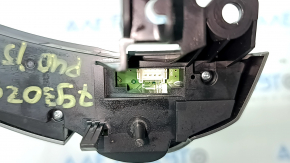Кнопки управления на руле левые Toyota Prius V 15-17 под голосовое, царапины, потертости на кнопках