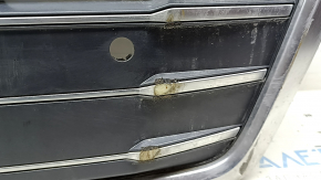 Решетка радиатора grill Audi Q5 80A 18-20 в сборе, хром, под парктроники, без эмблемы, царапины, дефект хрома