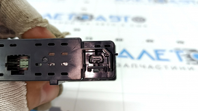 USB Hub центральной консоли Mitsubishi Outlander 22-26 передний