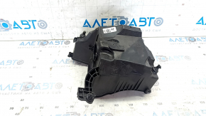 Нижняя крышка корпуса воздушного фильтра Ford Escape MK3 13-19 2.0T сломаны крепления