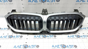 Grilă radiator BMW 3 G20 23-25 cu jaluzele, negru lucios cu crom, elemente de fixare rupte, nisip