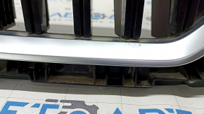 Решетка радиатора grill в сборе BMW 3 G20 23-26 с жалюзи, черный глянец с хромом, надломаны крепления, песок
