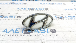 Кнопка открытия крышки багажника Hyundai Elantra AD 19-20 эмблема, белая