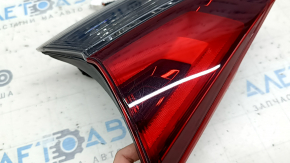 Фонарь внутренний крышка багажника правый Nissan Rogue 17-20 потерт