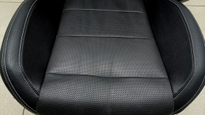 Scaun pasager Ford Mustang mk6 15-23 cu airbag, electric + mecanic, coupe, negru, piele, perforat, daune provocate de apă, motoarele nu funcționează, necesită curățare