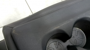 Scaune spate, rândul 2, stânga, Nissan Rogue 19-20, piele neagră, perforată, cu centură de siguranță, pentru curățat, ruginită în partea de jos, zgârieturi