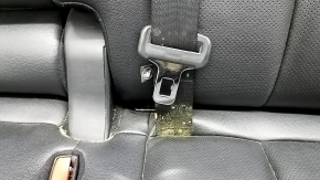 Scaune spate, rândul 2, stânga, Nissan Rogue 19-20, piele neagră, perforată, cu centură de siguranță, pentru curățat, ruginită în partea de jos, zgârieturi