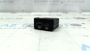 USB Hub Nissan Rogue 14-20 тип 2 сломано крепление