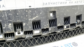 Защита переднего бампера Audi A3 8V 15-16 потерта, сломано крепление