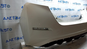 Бампер задний голый Nissan Leaf 18-22 белый QAK, царапины, сломаны крепления