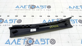 Накладка передней стойки средняя правая Audi A3 8V 15-20 4d, 5d, черная
