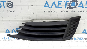Решетка переднего бампера правая Audi A3 8V 15-16 без ПТФ, царапина, сломана перемычка