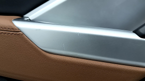 Ornamente ușă spate stânga complete Audi Q3 83A 19-25 negru, inserție piele neagră, cotiera piele maro, ornamentele cromate, zgârieturi