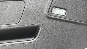 Обшивка двери багажника нижняя Audi Q3 83A 19-25 с заглушками, черная, царапины