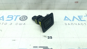 Кнопка открывания багажника салонная Mazda CX-5 21-24 с накладкой